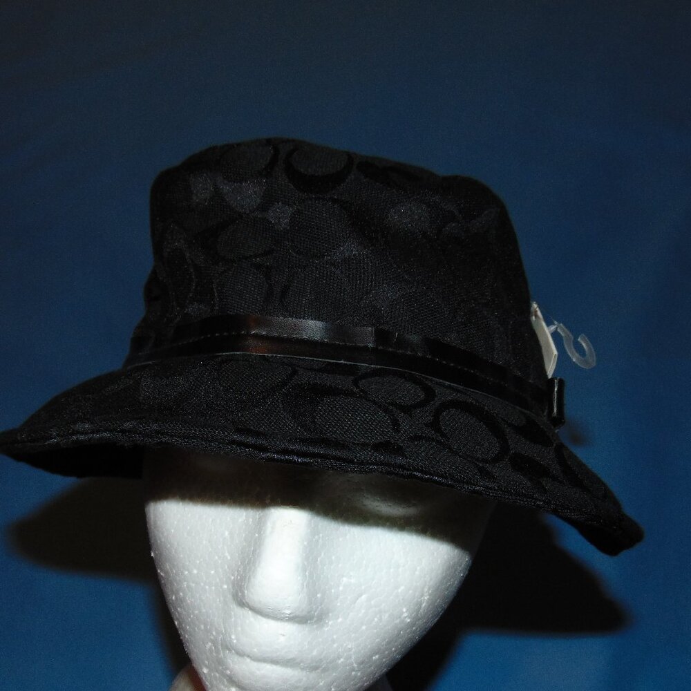 NEW COACH SIGNATURE BUCKET HAT